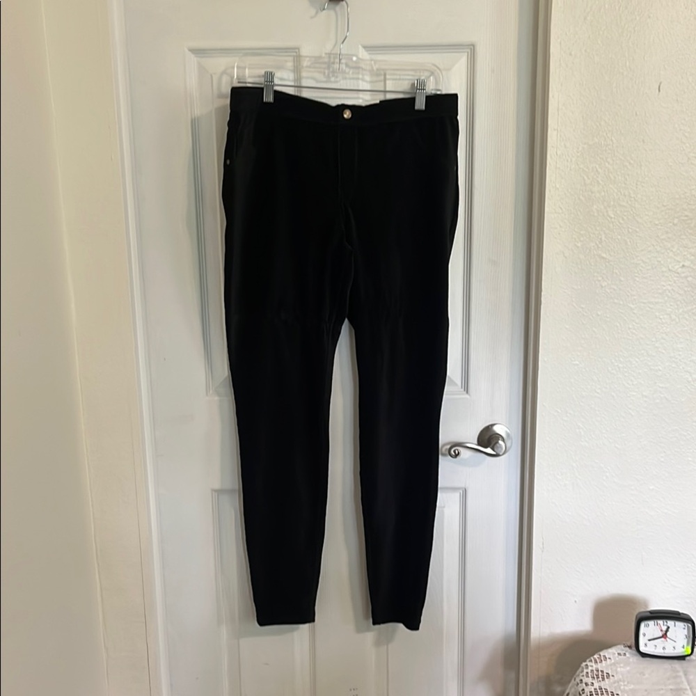 HUE Women’s Black Pants